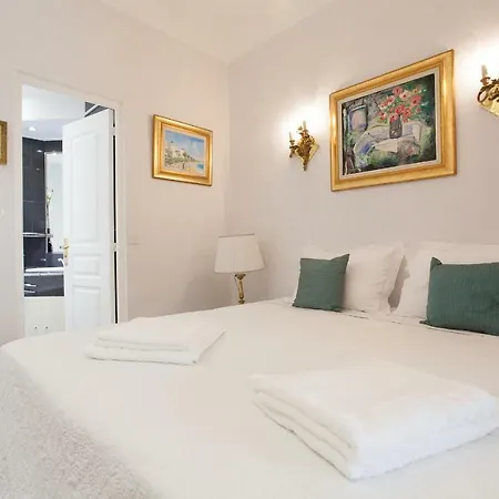 90 Rue Meynadier Apartment